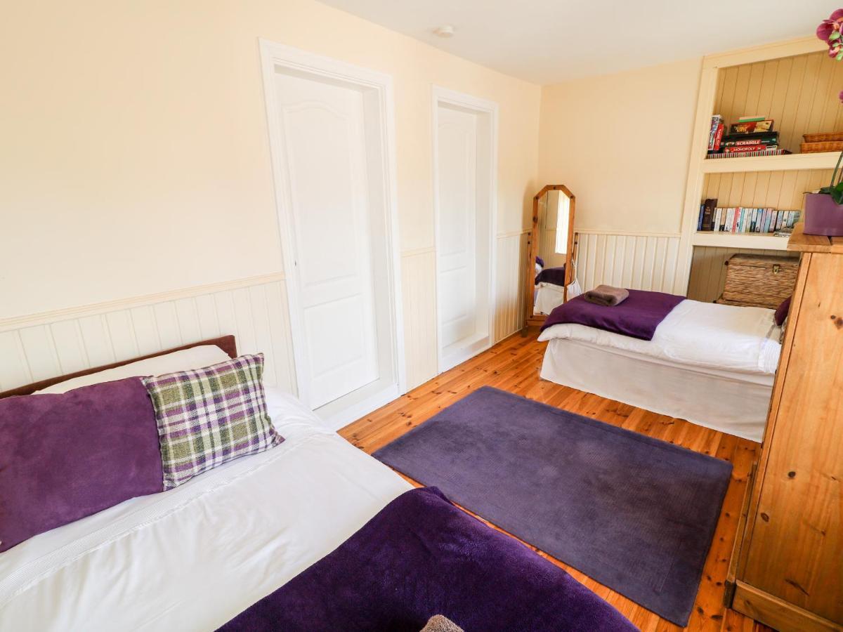 Whispering Willows - The Bungalow Craigtown